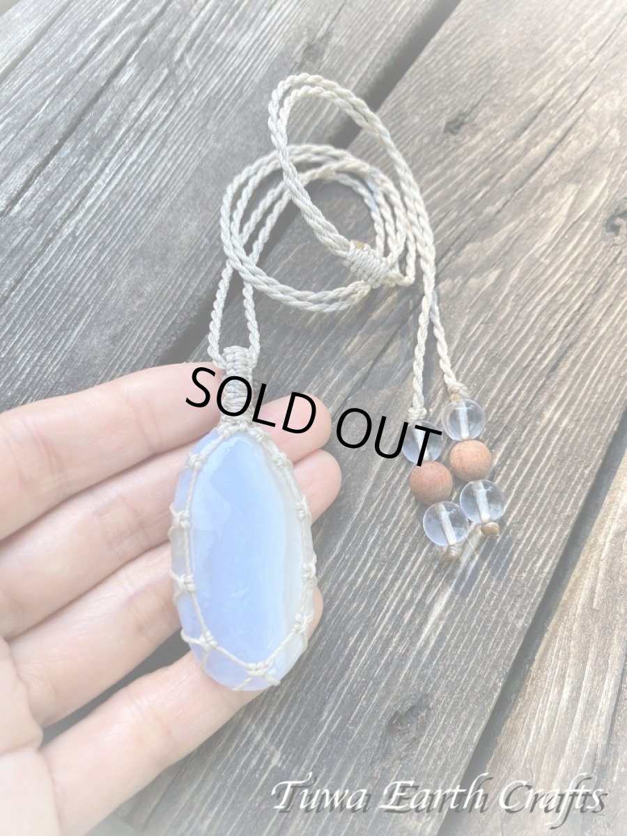 画像5: 【ストレス・緊張緩和・癒し効果】石全長4.3cm 大ぶり高品質ブルーレースアゲート シンプル　ペンダント・ネックレス＊ブルーカルセドニー 1点もの マクラメ編み ハンドメイド天然石 お守り パワーストーンアクセサリー 癒し効果 ヒーリングジュエリー　金属アレルギー対応 (5)