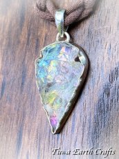 画像22: 【自信アップ・夢の実現・オーラの浄化】高品質 虹色エンジェルオーラクォーツ/レインボーオーラ ペンダントトップ　矢じり型　オーラ水晶　クリスタルヒーリングストーン お守り ジュエリー 天然石パワーストーン アクセサリー スピリチュアル (22)