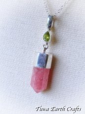 画像11: 【ヒーリング効果・美的感覚アップ】高品質インカローズ ポイント ペンダントトップ with 宝石質ペリドット  ロードクロサイト 1点もの ワンド スターリングシルバー天然石パワーストーンアクセサリー ヒーリングストーン お守りジュエリー (11)