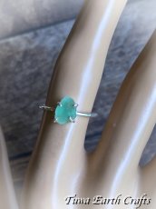 画像13:  高品質 天然エメラルド原石 指輪リング11号 1点物 パワーストーン シンプルデザイン 天然石 ジュエリー お守り ハンドメイド アクセサリー　スピリチュアル (13)