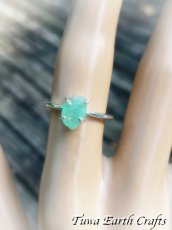 画像6:  高品質 天然エメラルド原石 指輪リング11号 1点物 パワーストーン シンプルデザイン 天然石 ジュエリー お守り ハンドメイド アクセサリー　スピリチュアル (6)