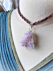 画像1: 会員様限定15％OFF♪  大ぶりビッグサイズ♪【浄化・癒し】1点物　アメシスト/アメジスト原石クラスター　ペンダントトップ*2月誕生石　紫水晶　鉱物　パワーストーン天然石　アクセサリー (1)