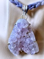 画像2: 会員様限定15％OFF♪  大ぶりビッグサイズ♪【浄化・癒し】1点物　アメシスト/アメジスト原石クラスター　ペンダントトップ*2月誕生石　紫水晶　鉱物　パワーストーン天然石　アクセサリー (2)