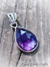 画像9: 【浄化・癒し・直観力アップ】キラキラ✨高品質アメシスト/アメジスト ペンダントトップ*ブリオレットカット*2月誕生石 紫水晶 鉱物 パワーストーン 天然石 ヒーリング スピリチュアルアクセサリー (9)