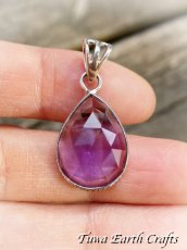 画像3: 【浄化・癒し・直観力アップ】キラキラ✨高品質アメシスト/アメジスト ペンダントトップ*ブリオレットカット*2月誕生石 紫水晶 鉱物 パワーストーン 天然石 ヒーリング スピリチュアルアクセサリー (3)