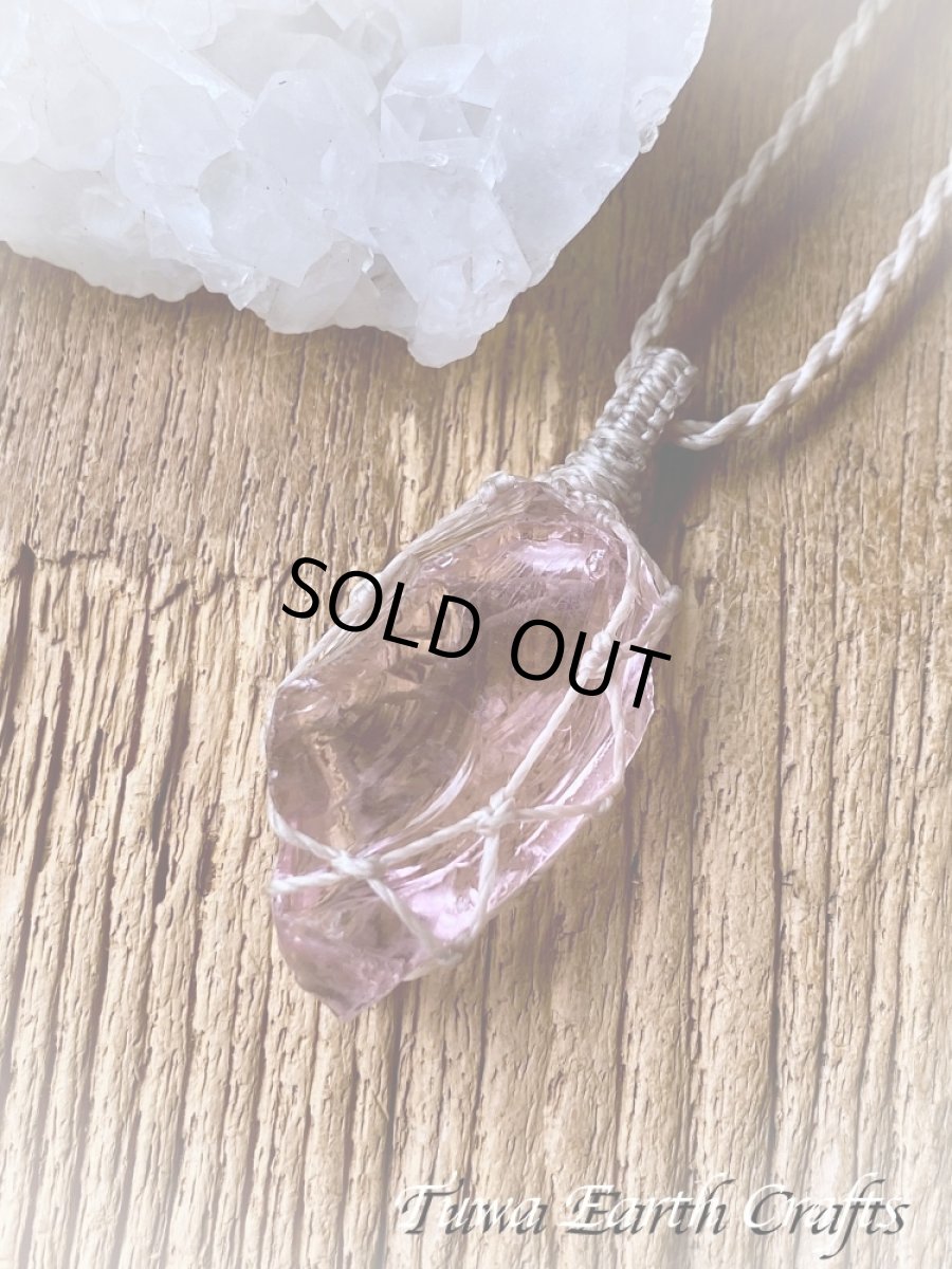 画像23: 高品質アンダラクリスタル（シエラネバダ産）ネックレス・ペンダント  希少ハートオブゴッドウィズインピンク シンプル＆ナチュラル マクラメ 1点ものパワーストーン天然石ハンドメイドアクセサリー スピリチュアルお守りヒーリングジュエリー (23)
