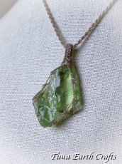 画像10: 両面使い可能♪ 大ぶり 高品質アンダラクリスタル（シエラネバダ産）ネックレス・ペンダント 希少エターナルスプリング/ パステルアイス 緑 ライトグリーン アップルグリーン  シンプル＆ナチュラル マクラメ 1点もの パワーストーン 天然石 ハンドメイドアクセサリー スピリチュアル お守り ヒーリングジュエリー 癒し効果 (10)