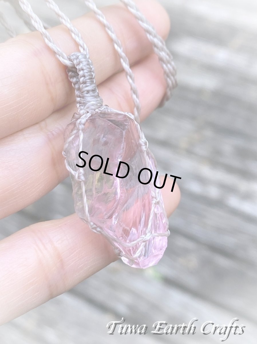 画像20: 高品質アンダラクリスタル（シエラネバダ産）ネックレス・ペンダント  希少ハートオブゴッドウィズインピンク シンプル＆ナチュラル マクラメ 1点ものパワーストーン天然石ハンドメイドアクセサリー スピリチュアルお守りヒーリングジュエリー (20)