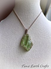 画像14: 両面使い可能♪ 大ぶり 高品質アンダラクリスタル（シエラネバダ産）ネックレス・ペンダント 希少エターナルスプリング/ パステルアイス 緑 ライトグリーン アップルグリーン  シンプル＆ナチュラル マクラメ 1点もの パワーストーン 天然石 ハンドメイドアクセサリー スピリチュアル お守り ヒーリングジュエリー 癒し効果 (14)