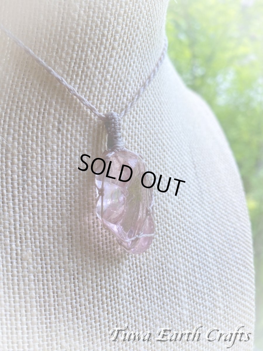 画像7: 高品質アンダラクリスタル（シエラネバダ産）ネックレス・ペンダント  希少ハートオブゴッドウィズインピンク シンプル＆ナチュラル マクラメ 1点ものパワーストーン天然石ハンドメイドアクセサリー スピリチュアルお守りヒーリングジュエリー (7)