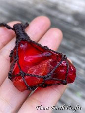 画像29: 石全長4cm大ぶり♪ 高品質アンダラクリスタル（シエラネバダ産）ネックレス・ペンダント  宝石質 希少レムリアンサンライズ / ドラゴンズブラッド レッド 赤 シンプル＆ナチュラル マクラメ 1点ものパワーストーン天然石ハンドメイドアクセサリー スピリチュアルお守りヒーリングジュエリー (29)