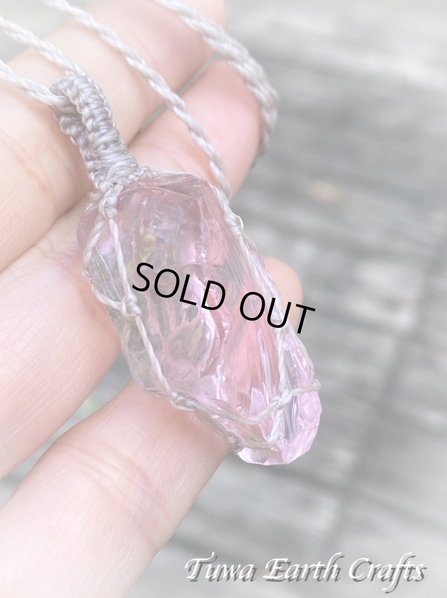 画像18: 高品質アンダラクリスタル（シエラネバダ産）ネックレス・ペンダント  希少ハートオブゴッドウィズインピンク シンプル＆ナチュラル マクラメ 1点ものパワーストーン天然石ハンドメイドアクセサリー スピリチュアルお守りヒーリングジュエリー (18)