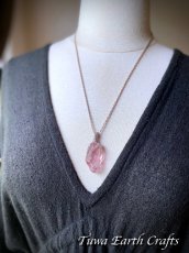 画像15: 高品質アンダラクリスタル（シエラネバダ産）ネックレス・ペンダント  希少ハートオブゴッドウィズインピンク シンプル＆ナチュラル マクラメ 1点ものパワーストーン天然石ハンドメイドアクセサリー スピリチュアルお守りヒーリングジュエリー (15)