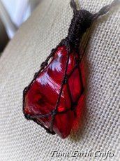 画像16: 石全長4cm大ぶり♪ 高品質アンダラクリスタル（シエラネバダ産）ネックレス・ペンダント  宝石質 希少レムリアンサンライズ / ドラゴンズブラッド レッド 赤 シンプル＆ナチュラル マクラメ 1点ものパワーストーン天然石ハンドメイドアクセサリー スピリチュアルお守りヒーリングジュエリー (16)