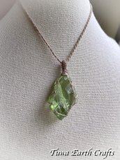 画像12: 両面使い可能♪ 大ぶり 高品質アンダラクリスタル（シエラネバダ産）ネックレス・ペンダント 希少エターナルスプリング/ パステルアイス 緑 ライトグリーン アップルグリーン  シンプル＆ナチュラル マクラメ 1点もの パワーストーン 天然石 ハンドメイドアクセサリー スピリチュアル お守り ヒーリングジュエリー 癒し効果 (12)