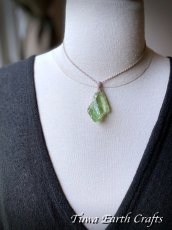 画像33: 両面使い可能♪ 大ぶり 高品質アンダラクリスタル（シエラネバダ産）ネックレス・ペンダント 希少エターナルスプリング/ パステルアイス 緑 ライトグリーン アップルグリーン  シンプル＆ナチュラル マクラメ 1点もの パワーストーン 天然石 ハンドメイドアクセサリー スピリチュアル お守り ヒーリングジュエリー 癒し効果 (33)