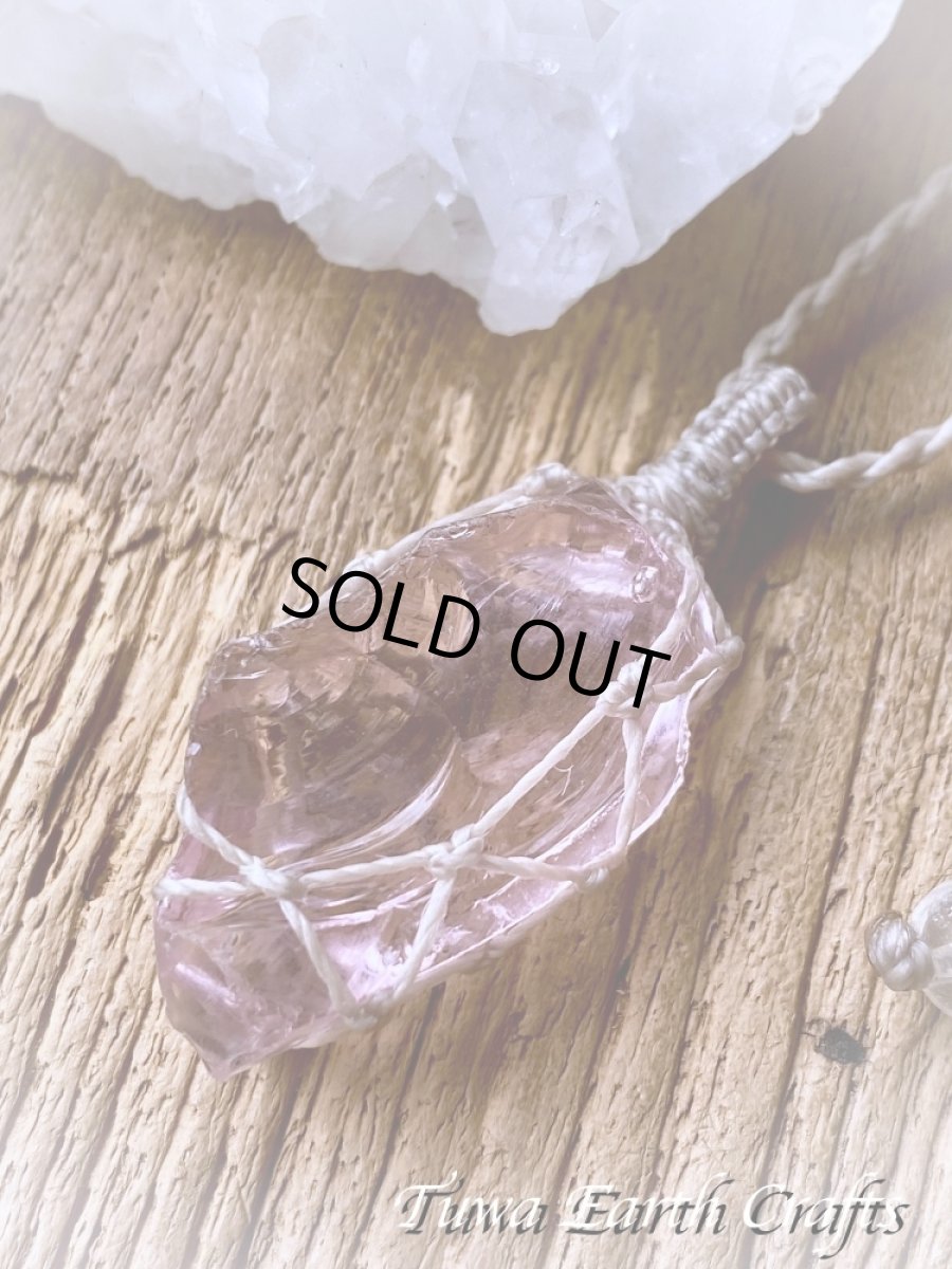 画像11: 高品質アンダラクリスタル（シエラネバダ産）ネックレス・ペンダント  希少ハートオブゴッドウィズインピンク シンプル＆ナチュラル マクラメ 1点ものパワーストーン天然石ハンドメイドアクセサリー スピリチュアルお守りヒーリングジュエリー (11)