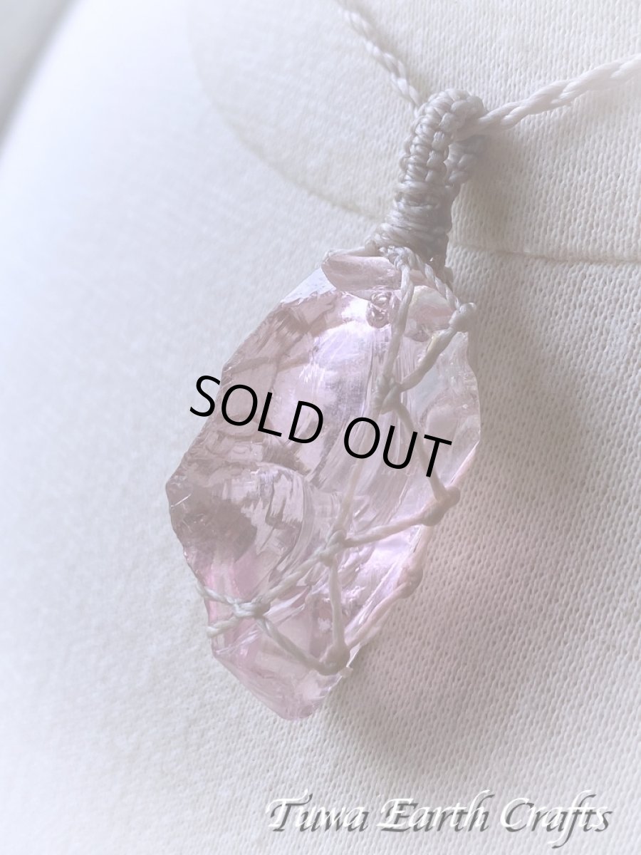 画像17: 高品質アンダラクリスタル（シエラネバダ産）ネックレス・ペンダント  希少ハートオブゴッドウィズインピンク シンプル＆ナチュラル マクラメ 1点ものパワーストーン天然石ハンドメイドアクセサリー スピリチュアルお守りヒーリングジュエリー (17)