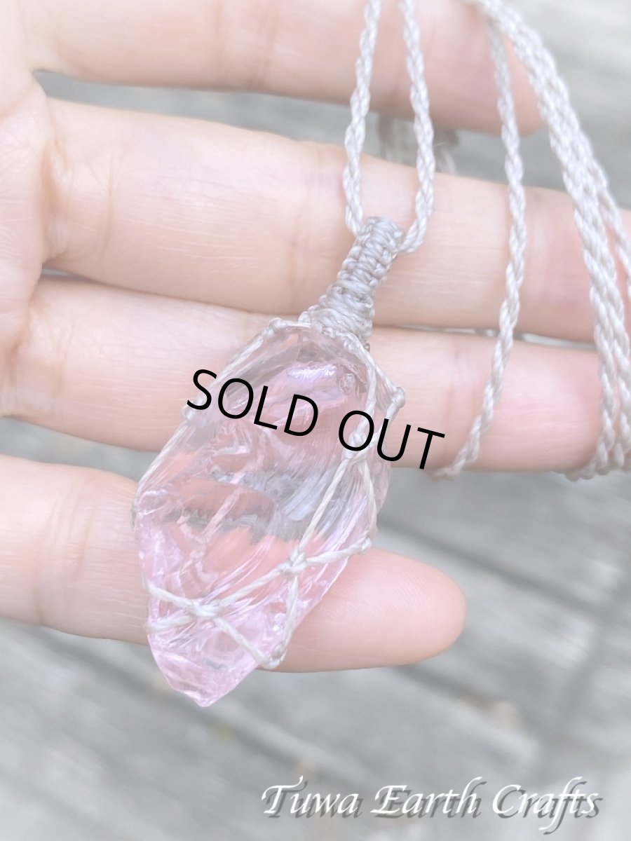 画像19: 高品質アンダラクリスタル（シエラネバダ産）ネックレス・ペンダント  希少ハートオブゴッドウィズインピンク シンプル＆ナチュラル マクラメ 1点ものパワーストーン天然石ハンドメイドアクセサリー スピリチュアルお守りヒーリングジュエリー (19)