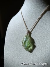 画像38: 両面使い可能♪ 大ぶり 高品質アンダラクリスタル（シエラネバダ産）ネックレス・ペンダント 希少エターナルスプリング/ パステルアイス 緑 ライトグリーン アップルグリーン  シンプル＆ナチュラル マクラメ 1点もの パワーストーン 天然石 ハンドメイドアクセサリー スピリチュアル お守り ヒーリングジュエリー 癒し効果 (38)