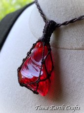 画像15: 石全長4cm大ぶり♪ 高品質アンダラクリスタル（シエラネバダ産）ネックレス・ペンダント  宝石質 希少レムリアンサンライズ / ドラゴンズブラッド レッド 赤 シンプル＆ナチュラル マクラメ 1点ものパワーストーン天然石ハンドメイドアクセサリー スピリチュアルお守りヒーリングジュエリー (15)
