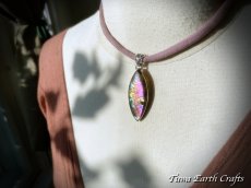画像16: 石全長4.5cm大ぶり♪ パープル〜ピンク 高品質ラブラドライト ペンダントトップ　1点もの 大ぶり ピンクラブラドライト パワーストーン天然石お守りアクセサリー　ヒーリングジュエリー スピリチュアル (16)