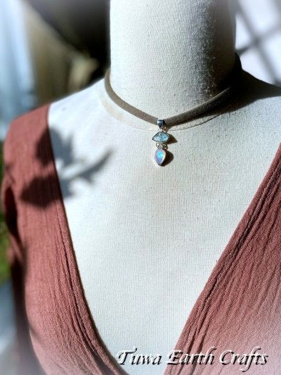 画像3: 【直感力アップ・潜在能力を引き出す】 高品質アクアマリン原石ペンダント with レインボームーンストーン ★1点もの 天然石パワーストーン お守り アクセサリー  ヒーリングジュエリー スピリチュアル　