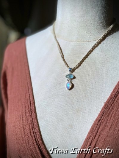 画像2: 【直感力アップ・潜在能力を引き出す】 高品質アクアマリン原石ペンダント with レインボームーンストーン ★1点もの 天然石パワーストーン お守り アクセサリー  ヒーリングジュエリー スピリチュアル　