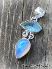 画像2: 【直感力アップ・潜在能力を引き出す】 高品質アクアマリン原石ペンダント with レインボームーンストーン ★1点もの 天然石パワーストーン お守り アクセサリー  ヒーリングジュエリー スピリチュアル　 (2)