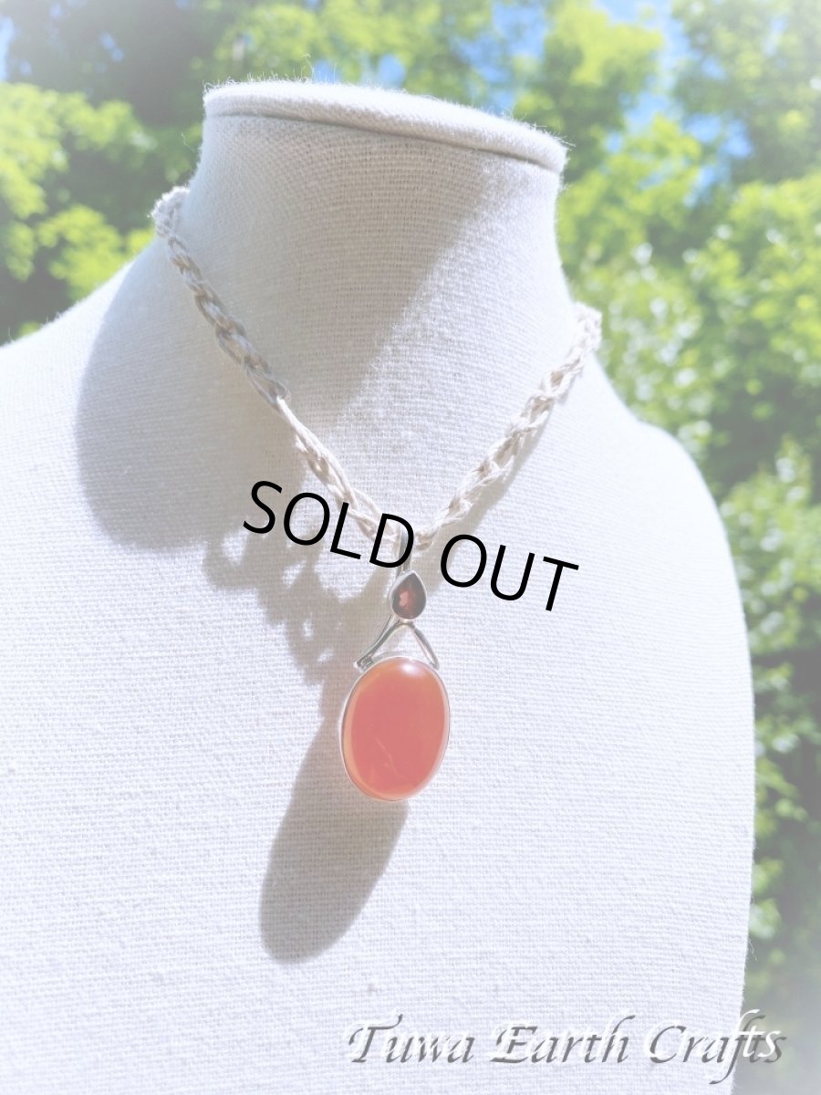 画像17: 【勇気・行動力アップ】大ぶり高品質カーネリアン ペンダントトップ with きらきらガーネット＊1点もの　パワーストーン 天然石アクセサリー　お守りジュエリー　ヒーリングストーン　 (17)