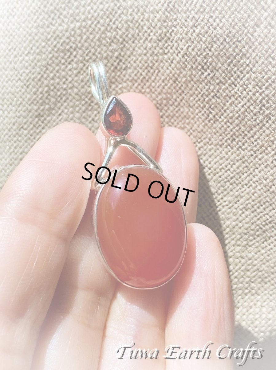 画像4: 【勇気・行動力アップ】大ぶり高品質カーネリアン ペンダントトップ with きらきらガーネット＊1点もの　パワーストーン 天然石アクセサリー　お守りジュエリー　ヒーリングストーン　 (4)