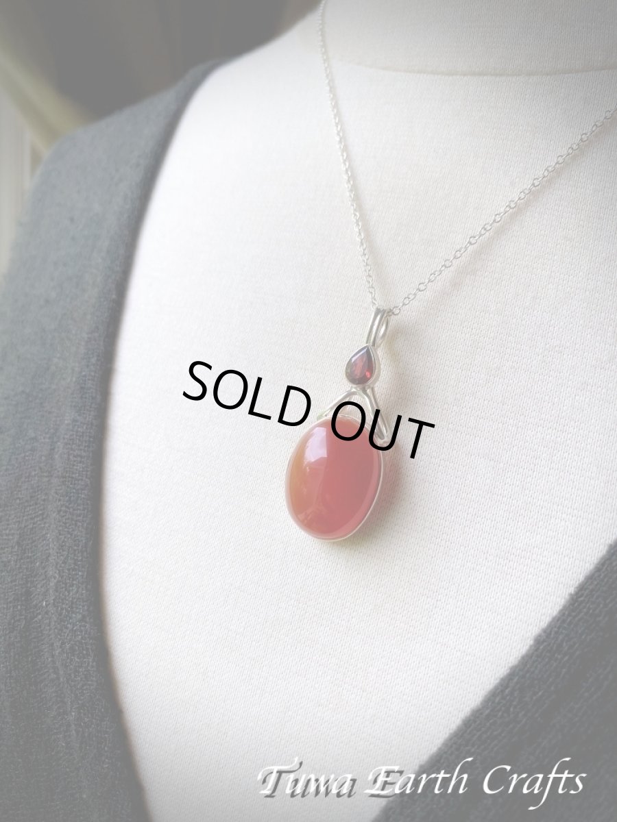 画像12: 【勇気・行動力アップ】大ぶり高品質カーネリアン ペンダントトップ with きらきらガーネット＊1点もの　パワーストーン 天然石アクセサリー　お守りジュエリー　ヒーリングストーン　 (12)