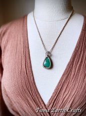 画像9: 【自信アップ・自己実現・才能開花・夢の実現】高品質クリソプレーズ（オーストラリア産）ペンダント/ネックレス with 水晶＊シンプル ナチュラル 生成り＊1点ものヒーリングストーン天然石パワーストーン マクラメアクセサリー ハンドメイド　金属アレルギー対応　スピリチュアル (9)