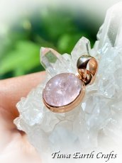 画像6: 虹入り♪ 高品質モルガナイト ペンダントトップ　K18 ローズゴールド ヴェルメイユ★ピンクアクアマリン ピンクベリル 1点物 スターリングシルバー天然石パワーストーン 精神安定・幸せな結婚 お守りアクセサリー ヒーリングジュエリー スピリチュアル (6)