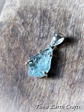画像11: 【幸福のシンボル・癒しの石】高品質アクアマリン原石（ブラジル産）ペンダント 1点もの ★ ヒーリングジュエリー天然石パワーストーンお守りアクセサリー3月誕生石　スピリチュアル (11)