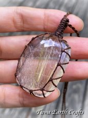 画像4: 大ぶり♪【行動力・金運アップ・護身】高品質ゴールドルチルクォーツ ペンダント ネックレス 1点もの シンプル 水晶*ヒーリング お守りジュエリー天然石パワーストーン マクラメ編みアクセサリー 金属アレルギー対応 スピリチュアル (4)