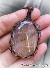 画像7: 大ぶり♪【行動力・金運アップ・護身】高品質ゴールドルチルクォーツ ペンダント ネックレス 1点もの シンプル 水晶*ヒーリング お守りジュエリー天然石パワーストーン マクラメ編みアクセサリー 金属アレルギー対応 スピリチュアル (7)