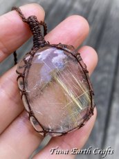 画像3: 大ぶり♪【行動力・金運アップ・護身】高品質ゴールドルチルクォーツ ペンダント ネックレス 1点もの シンプル 水晶*ヒーリング お守りジュエリー天然石パワーストーン マクラメ編みアクセサリー 金属アレルギー対応 スピリチュアル (3)