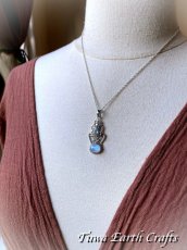 画像11: 【直感力アップ・潜在能力を引き出す】高品質レイボームーンストーン ペンダントトップ with 宝石質ブルートパーズ 1点もの★ヒーリングストーン天然石パワーストーンお守りアクセサリー ヒーリングジュエリー  (11)