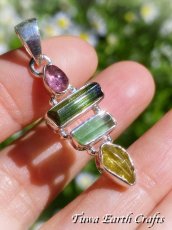 画像1: 【積極性・自信向上・金運アップ・運気アップ】1点もの 高品質トルマリン ペンダントトップ 原石 鉱物★グリーントルマリン ピンクトルマリン イエロートルマリン ハンドメイドアクセサリー お守り 癒し効果 天然石ヒーリングストーン ジュエリー (1)