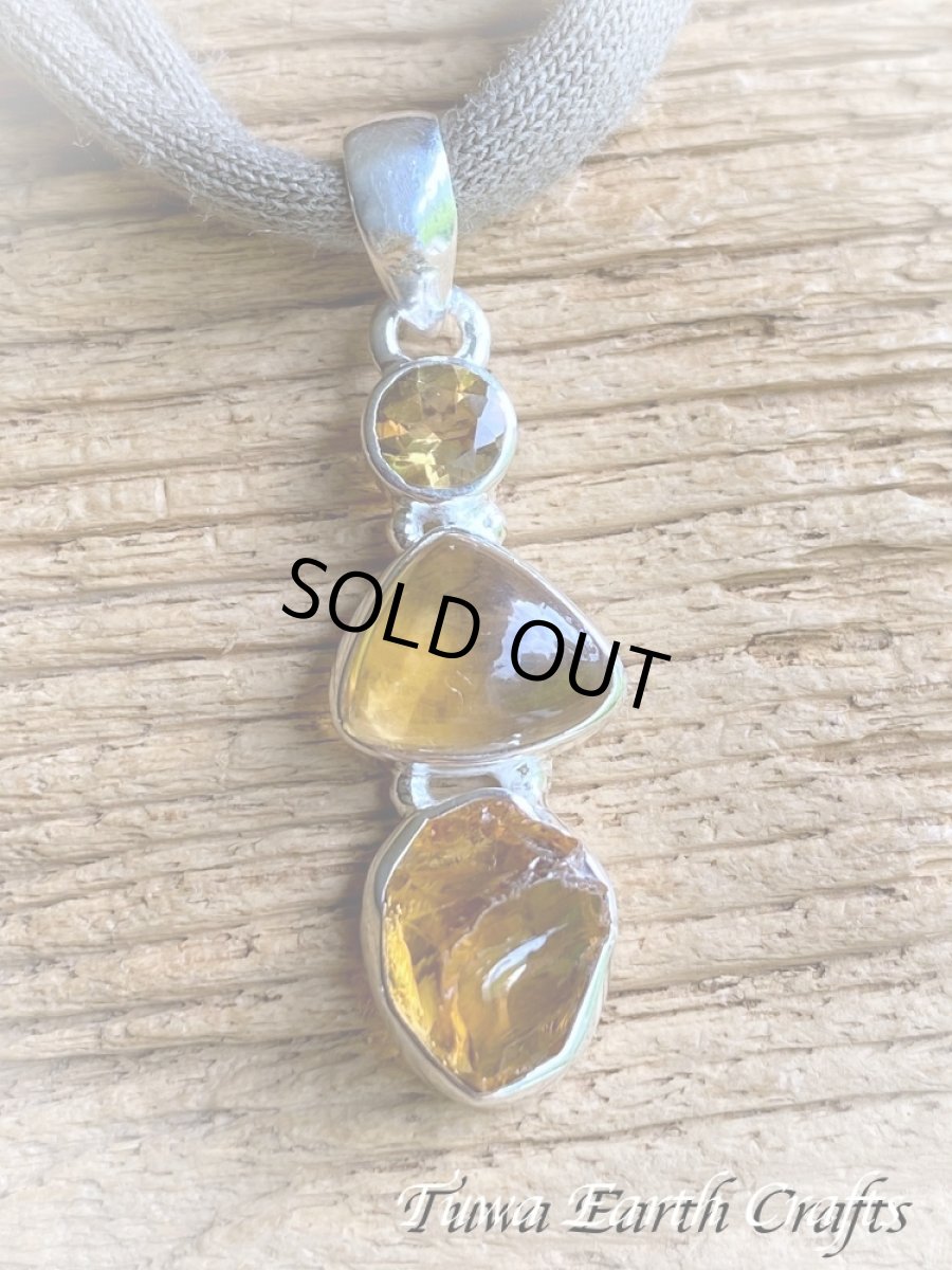 画像2: 【開運・自信アップ・財運アップ】高品質マンダリンシトリン原石ペンダントトップ with 宝石質きらきらシトリン 1点もの★パワーストーン天然石アクセサリー ヒーリングストーンお守りジュエリー 11月誕生石　 (2)