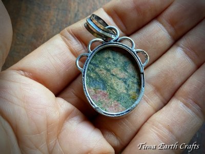 画像1: 【癒しの石】ヨモギ色　ユナカイト ペンダントトップ＊天然石パワーストーン　ヒーリング　アクセサリー　お守り　スピリチュアル