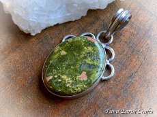 画像3: 【癒しの石】ヨモギ色　ユナカイト ペンダントトップ＊天然石パワーストーン　ヒーリング　アクセサリー　お守り　スピリチュアル (3)