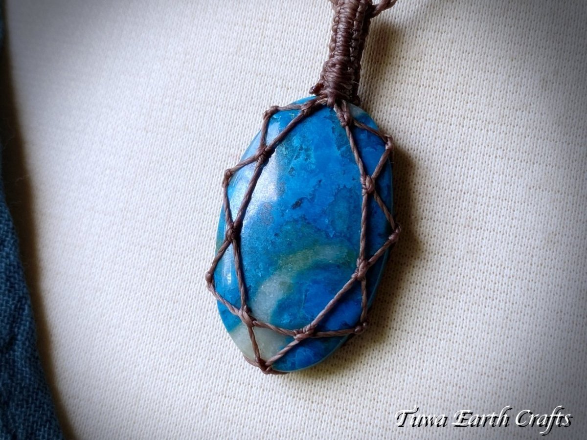 画像12: 大ぶり♪【魔除け・直感力アップ・旅のお守り】高品質シャッタカイト ペンダントトップ マクラメ シンプル*ブルー 青い石 1点ものヒーリングジュエリー 天然石パワーストーンアクセサリー スピリチュアル ジュエリー (12)