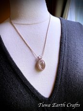 画像23: 【行動力・金運アップ・護身】高品質ゴールドルチルクォーツ ペンダント ネックレス 1点もの シンプル 水晶*ヒーリング お守りジュエリー天然石パワーストーン マクラメ編みアクセサリー 金属アレルギー対応 スピリチュアル (23)