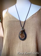 画像9: 1点もの【開運・生命力アップ・癒し】 高品質大ぶりアンモナイト化石ネックレス with メキシコ産琥珀アンバー ハンドメイド 手仕事 ワイヤーアート 天然石パワーストーン お守り ネックレス マクラメアクセサリー ヒーリング　トライバル ヴィンテージ風 (9)