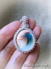 画像1: 両面使い可能♪ 聖なる貝 シヴァアイ ペンダント・ネックレス 1点もの 生成り シンプル＆ナチュラル　リバーシブル 天然石パワーストーンお守りアクセサリー マクラメ ハンドメイド  ヨガ 瞑想 サードアイ (1)