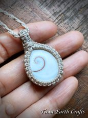 画像3: 両面使い可能♪ 聖なる貝 シヴァアイ ペンダント・ネックレス 1点もの 生成り シンプル＆ナチュラル　リバーシブル 天然石パワーストーンお守りアクセサリー マクラメ ハンドメイド  ヨガ 瞑想 サードアイ (3)