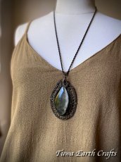 画像14: 石全長5.8cm超特大【魔除け・厄除け・積極性アップ】メキシコ産 高品質ゴールドシーン オブシディアンネックレス ペンダント ゴールデンオブシディアン 黒曜石 ハンドメイド 手仕事 渦巻き・スパイラル ワイヤーアート 天然石パワーストーン 縁切り お守り ネックレス マクラメアクセサリー ヒーリング　エスニック・トライバル アンティーク・ヴィンテージ風 (14)