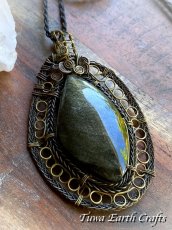 画像7: 石全長5.8cm超特大【魔除け・厄除け・積極性アップ】メキシコ産 高品質ゴールドシーン オブシディアンネックレス ペンダント ゴールデンオブシディアン 黒曜石 ハンドメイド 手仕事 渦巻き・スパイラル ワイヤーアート 天然石パワーストーン 縁切り お守り ネックレス マクラメアクセサリー ヒーリング　エスニック・トライバル アンティーク・ヴィンテージ風 (7)